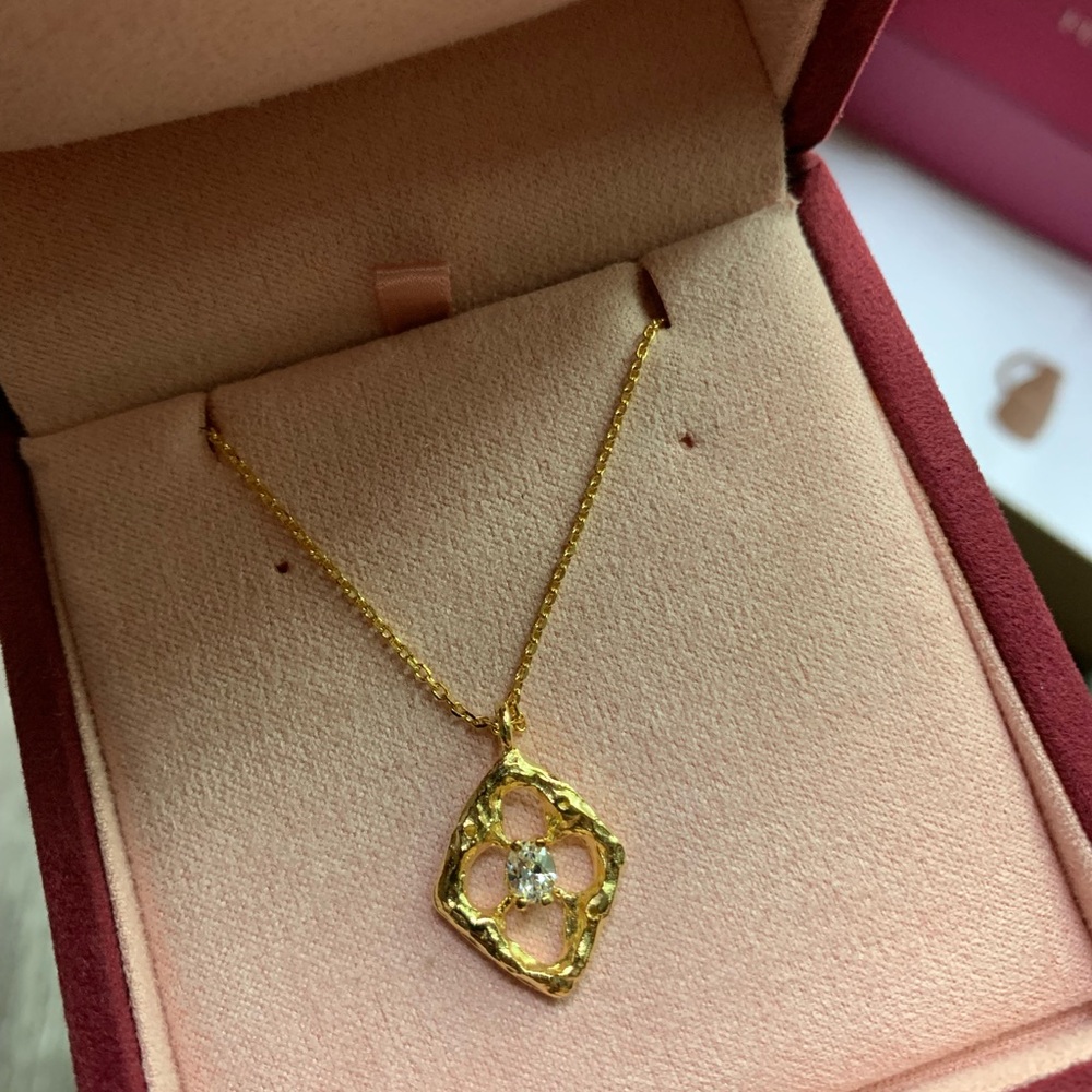 Delicate Gold Floral Pendant Necklace with Center Stone